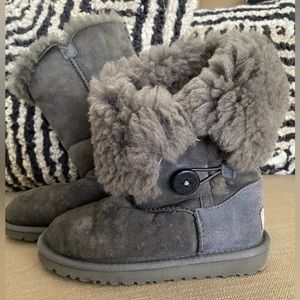 13 Grey 3 button Uggs